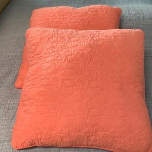 Set of 2 coral pillows
